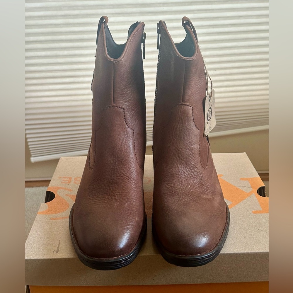 B.O.C. Born Karin Ankle Western Boots - Picture 2 of 14